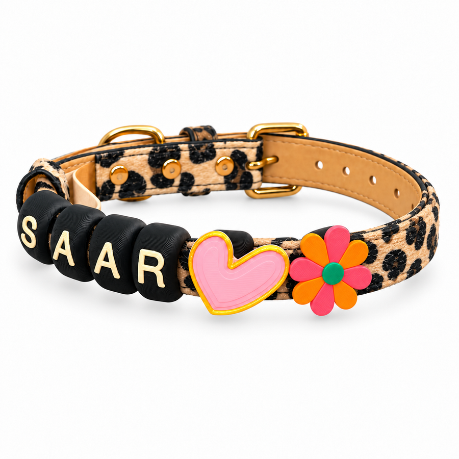 Tijgerhalsband met naam SAAR, roze hart en bloem, zonder sjaaltje